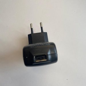 Universaali USB laturi